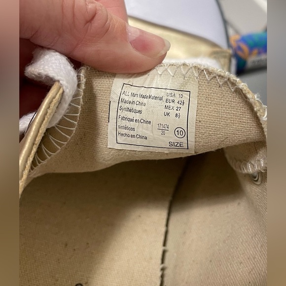 Air walk gold shoes. Very good condition. Size 10 in women’s - Picture 2 of 4